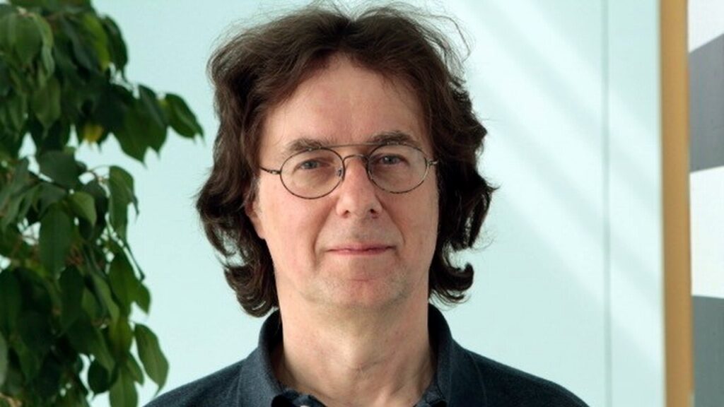Hans Ulrich Werner / Sokak gürültüsüyle şehir manzarası çiziyor
