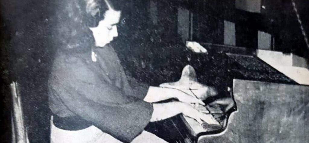 Arın Karamürsel / Sahnede heyecanımı belli etmem, çaldığım eseri yaşar ve yaşatırım portre